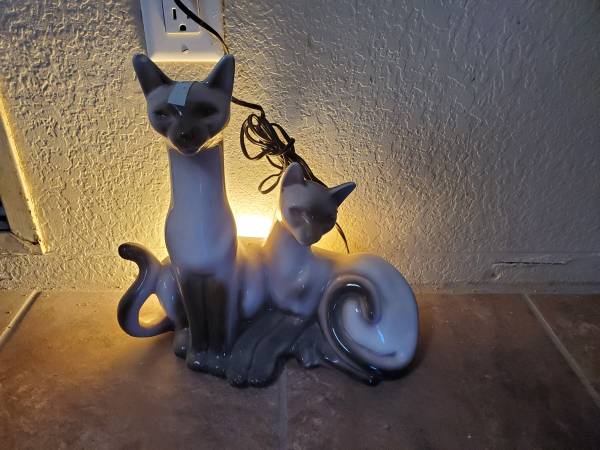 Vintage Siamese Cats Table Lamp 1