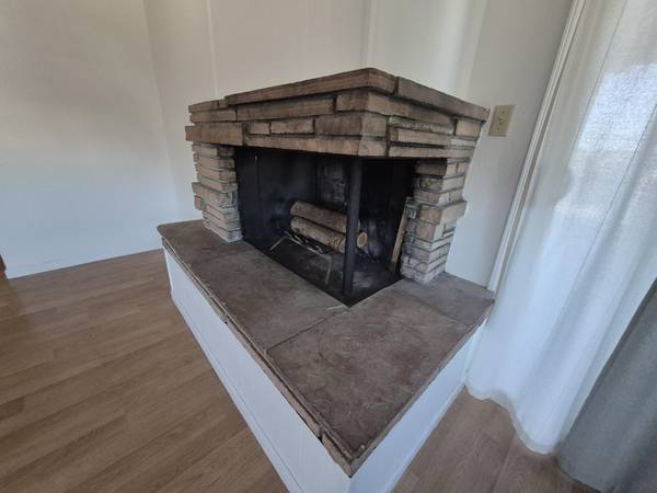 $2,950 / 2br - 1150ft2 - Encantador ático de 5º piso en Eastlake, a pie del lago Merritt 2 dormitorios 2 baños (oakland lake merritt / grand)63622983175553123