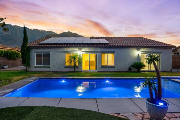 $3,800 / 4br - 2517ft2 - Large 4 BD, 3 BA Pool home w/Solar and private casita (Palm Springs)63668354225921121