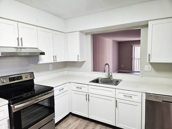 $2,315 / 2br - 1050ft2 - 24 Hour Emergency Maintenance, Private Balcony or Patio, Pet Stations (1 Old Canal Way, Simsbury, CT)63989075460227121