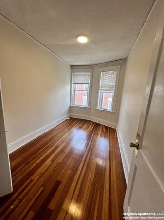$3,375 / 3br - 1 month free. Allston 3 bed 1 bath. Virtual tour available (Allston)64213540289795123