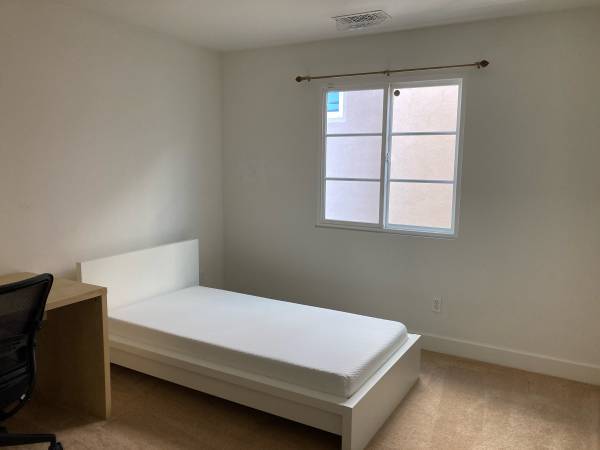 $1,200 / 2br - 140ft2 - Cozy Furnished Room in Family Home - Near Tech Hubs & Amenities! (milpitas)63686103493251121