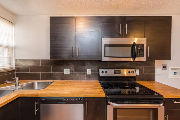 $1,300 / 2br - 1100ft2 - Hermoso Townhouse de 2 Dormitorios Reformado (Olde Towne East)63663836187009123