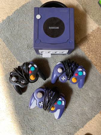 Gamecube Console + 3 Controllers + Games 1