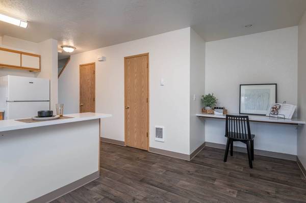 $1,580 / 2br - 874ft2 - ¡Cocina completamente equipada con electrodomésticos y horno! (Portland - Cerca del parque Mt. Tabor)63672564868867120