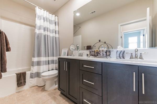 $950 / 4br - 100ft2 - $950 Room for Rent in Otay Ranch, Millenia (Pedestrian's Paradise) (Otay Ranch Chula Vista)63663721068161121