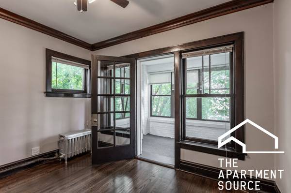 $2,200 / 2br - LARGE 2 bed 1 bath in Irving Park (Irving Park)63960014379267123