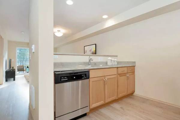 $2,238 / 2br - 979ft2 - Central Lacey beckons! Secure this 2 bed, 2 bath now! (Lacey - East Towne Center)63884888665473120