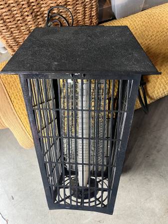 Bug Zapper - Electric photo shows on it works 1