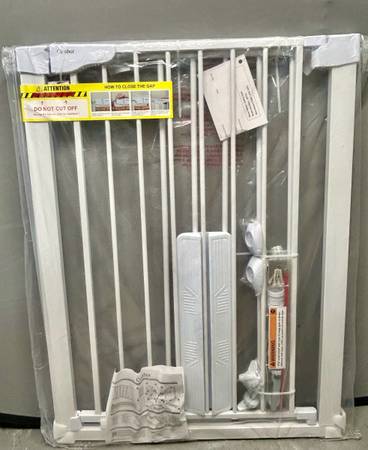 NEW White Cumbor Safety Gate 1