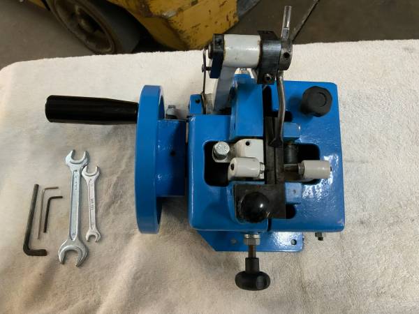 MOON’S MODEL #SMM-1 SIMI-AUTOMATIC BANDSAW TOOTH SETTER ( NIB ) 1