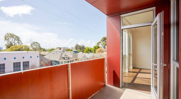 Ask us about our move-in specials! Expansive 9' Ceilings, 2 BD 1