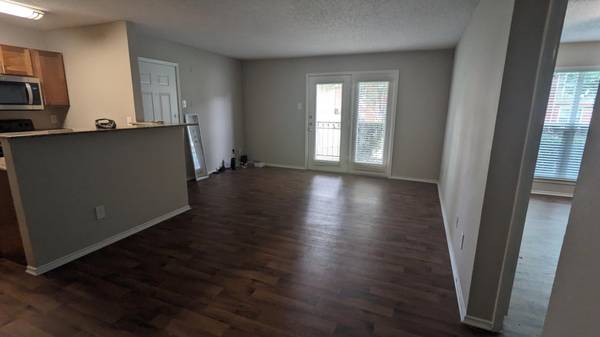 $1,100 1 Bed / 1 Bath SUBLET 9/23-11/16 (cheaper than usual rent!) (Plano)63796528746881121