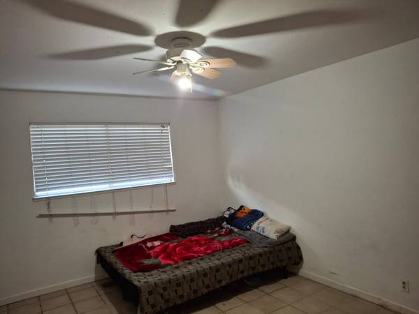 $700 / 4br - single room with shared bathroom (hayward / castro valley)63657744782465120