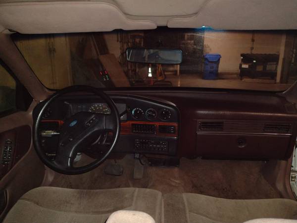 Vintage Car - 1987 Ford Taurus - $300 (Burbank / Studio City)63618334878723121
