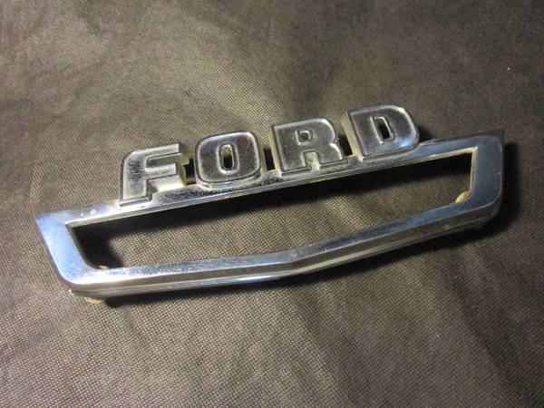 Emblema lateral de capó para camión Ford 1964 OEM C4TB-16A652-B - $35 (Roseville)63440099353987121