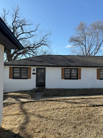 $1100.00 / 2br - 1000ft2 - Spacious 2 bedroom/ 1 bath64020672951809120