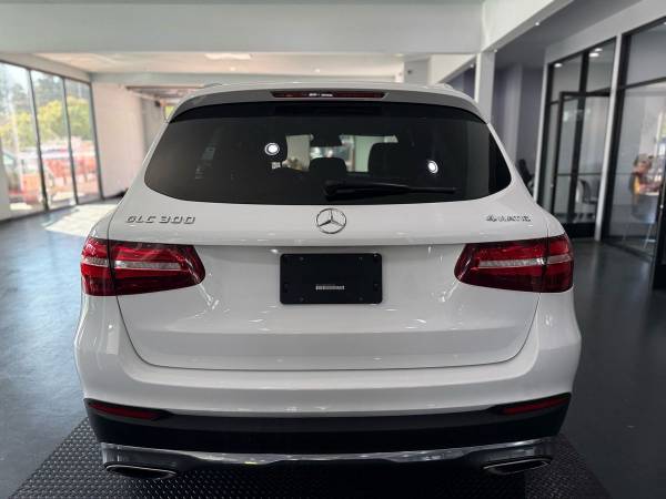 2016 Mercedes-Benz GLC GLC 300 4MATIC Sport Utility 4D 4-Cyl, Turbo, 2 - $13495.0063469760533249124