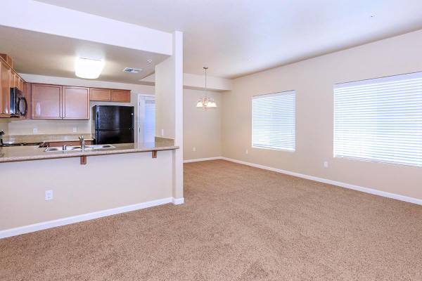 $2,290 / 3br - 1326ft2 - BEAUTIFUL SPACIOUS 3BED 2BATH AVAILABLE!!IN A GATED COMMUNITY! (FRESNO)63798509465473121