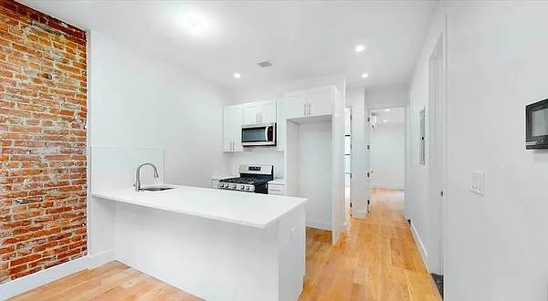 $2,800 / 2br - 800ft2 - AMAZING OFFER!SUNNY 2 BED!IN UNIT LAUNDRY!RENOVATED,CLOSET SPACE! (Flatbush)63816602534017120