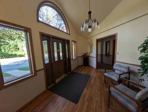 $650 Riverfront Business Suite for Lease Downtown New London! (New London)63845970963843123