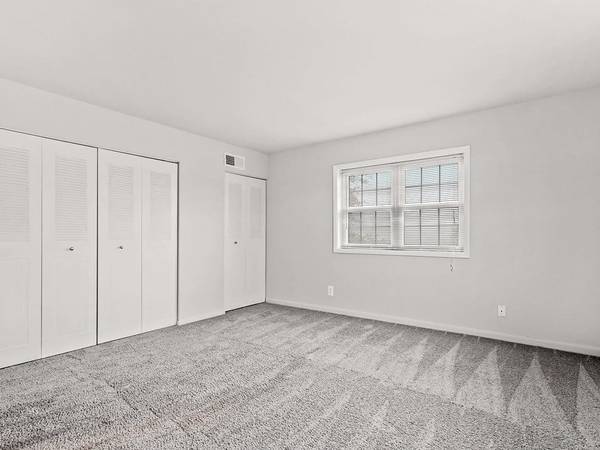 $1,460 / 2br - Alfombra, Refrigerador, Patio (7910 Dunhill Village Circle, Baltimore, MD)63694609984897124