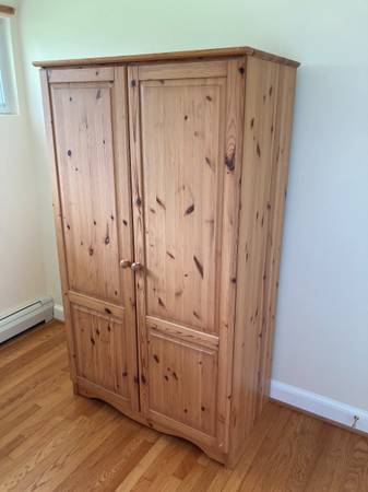Pine wardrobe 1