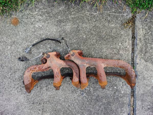 Jeep Cherokee xj exhaust manifold 1