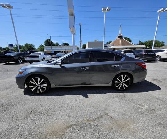 2017 Nissan Altima 3.5SL - $6,990 (4425 E 11th St Tulsa)63470244249731123