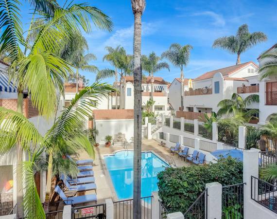 $2,950 / 1br - 1 Dormitorio Cerca de la Playa - Cocina Renovada con Granito y Acero Inoxidable (Carlsbad Village)63878361524225121