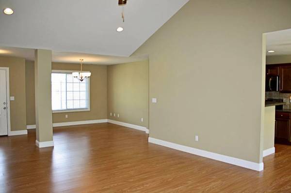 $2100.00 / 3br - 1597ft2 - Available Oct 1st. Stunning 3-Bedroom Home in Bellwood Subdivision63845292870401124