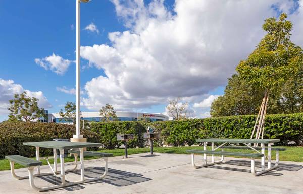 $2,250 Furnished Studio-Move-In Ready (Irvine) 1