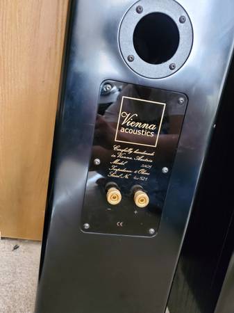 Altavoces Vienna Acoustic Bach - $800 (Salinas)62975763917697124