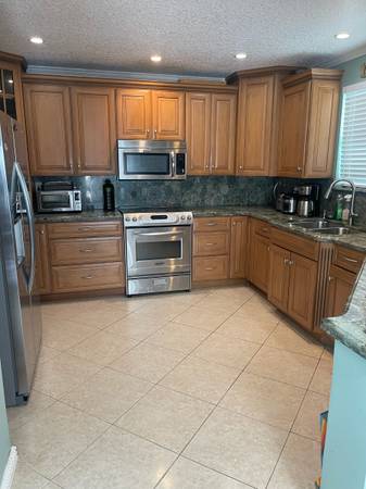 $1,200 / 1br - Key Largo Room For Rent (Key Largo)63838113882625121