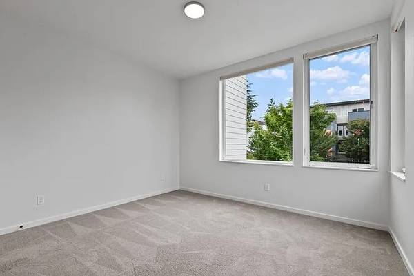 $933 / 2br - 1060ft2 - Modern 2BR Residence – Central Air, 1,060 sqft, Great Location (Seattle)63814789051137122