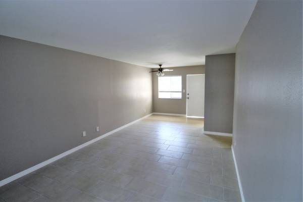 $1,400 / 1br - MOVE IN SPECIAL! First Floor, 1/1 Condo off of Bee Ridge Road! (Sarasota)63791080741507121