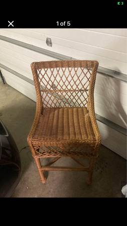 Wicker bar stool one could be matching with different ones 1