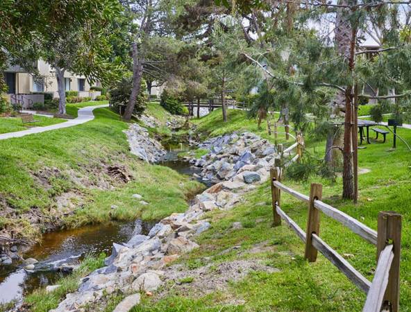 $2,200 / 1br - Short Drive to Dining, Shops & More, Dog Park - One Bedroom (Oceanside)63865933142273124