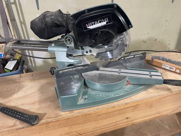 Hitachi 8-1/4”’compound slide miter saw 1