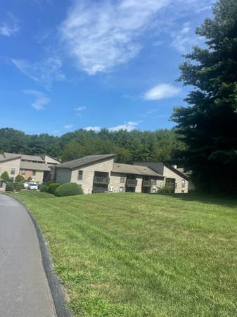 $1,600 / 2br - 1036ft2 - 2 Bedroom 1.5 Bath $1,600 1036ft2 (Asheville)64029375706626120