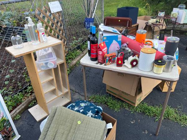 YARD SALE 1