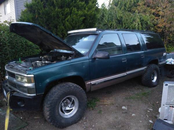 99 chevy suburban, auto,4x4,lifted,33in, leather, bluetooth,runs drives great 1