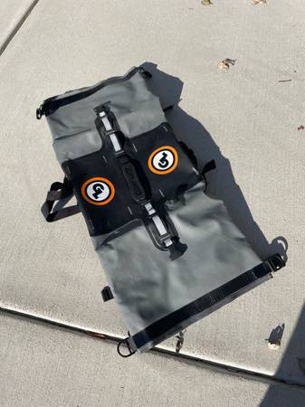 Giant Loop rogue dry bag-excellent condition 1
