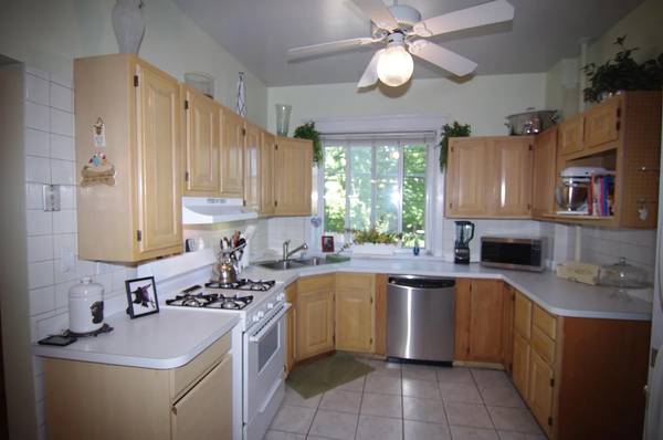 $2,900 / 3br - 1800ft2 - Ravenswood de 3 dormitorios, despacho y plaza de aparcamiento reservada - $2900 (Ravenswood)64041809555074123