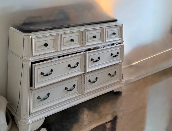 Dresser for Sale 1