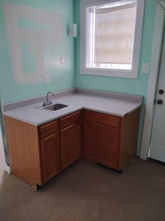 $820 / 2br - 1005ft2 - 2 Bedroom Apartment, Includes Most Utilities, Zoned Commercial (Uniontown, PA)64013370384002124
