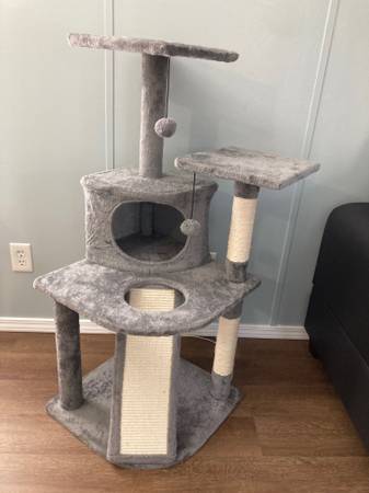 CAT TREE 1