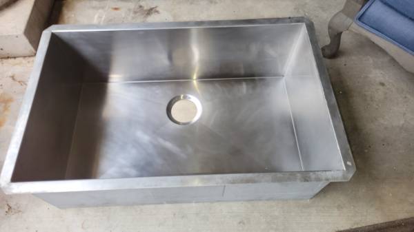 LARGE STAINLESS STEEL SINK 1