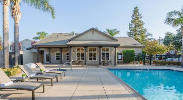 $1,729 / 1br - 821ft2 - Tot Lot, Oversized Walk-In Closets, Garages Available (1975 Maxwell Ave , Woodland, CA)63919371773443124