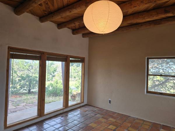 $1,875 / 1br - 1100ft2 - Country Sanctuary . Private and quiet.63659815582083120